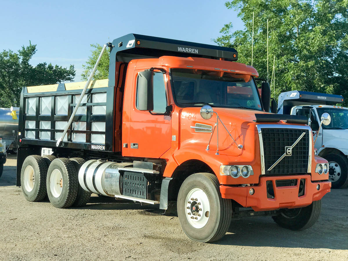 Tandem Volvo Tractor To Dump Tuck
