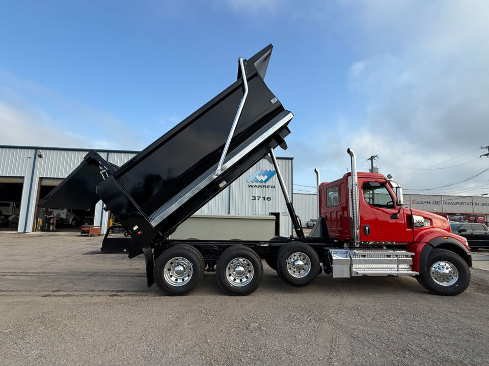 WAR-16 21YD elliptical dump body side profile showing heavy-duty construction